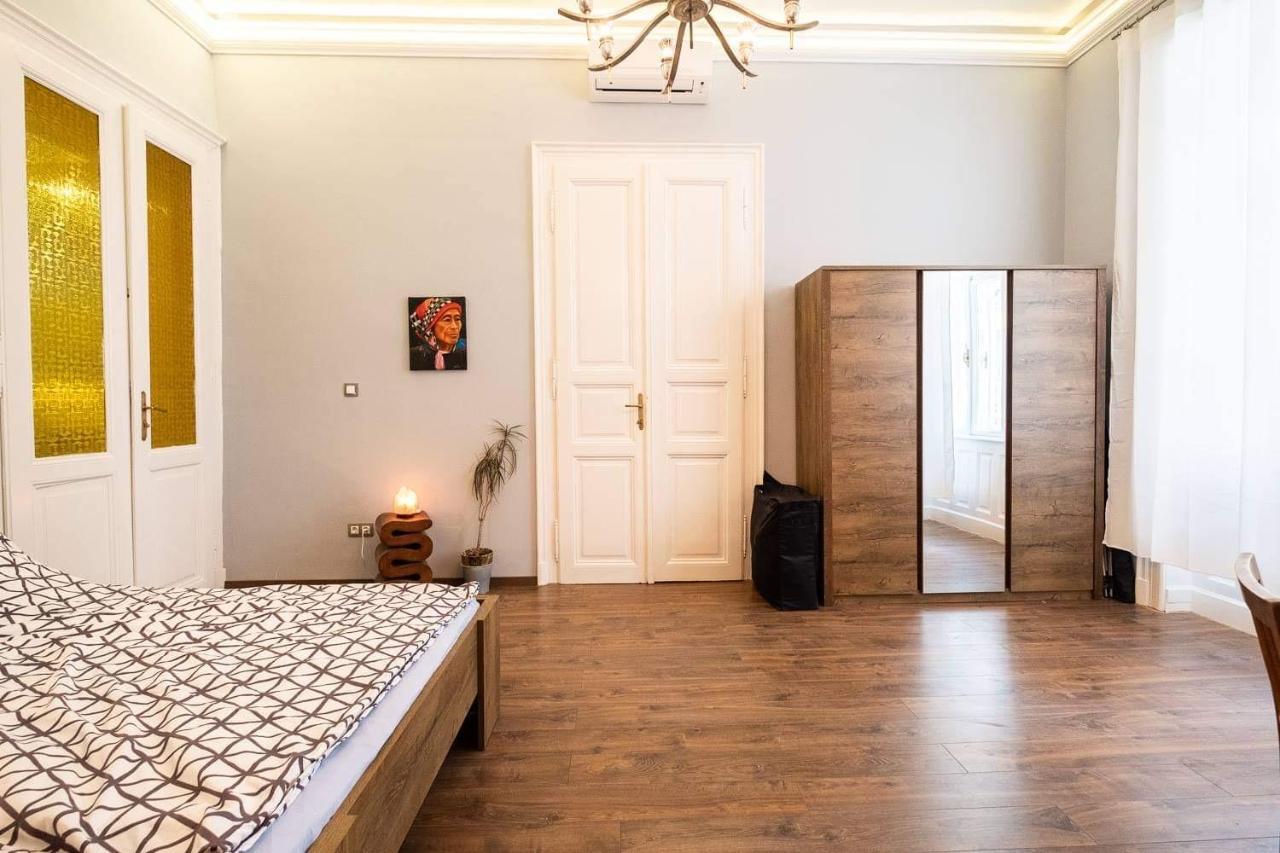 V6 Apartment By Small Home ブダペスト エクステリア 写真