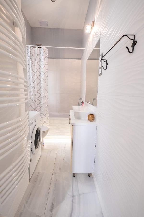 V6 Apartment By Small Home ブダペスト エクステリア 写真